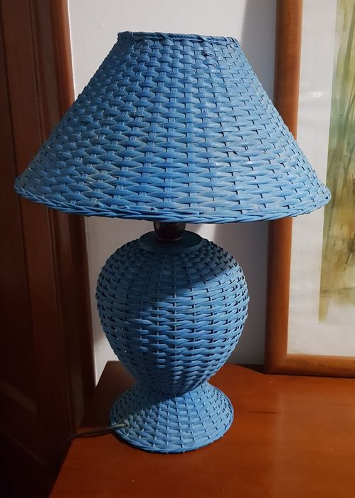 Candeeiro de sala estar em vime