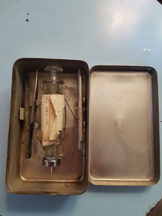 Продается медицинский набор.