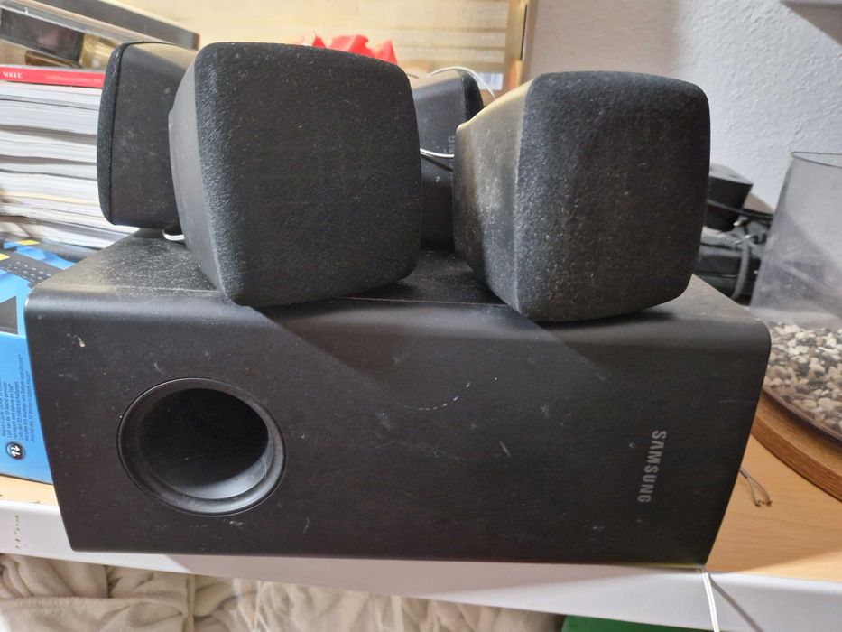 Sistema de som SAMSUNG SURROUND com subhuffer