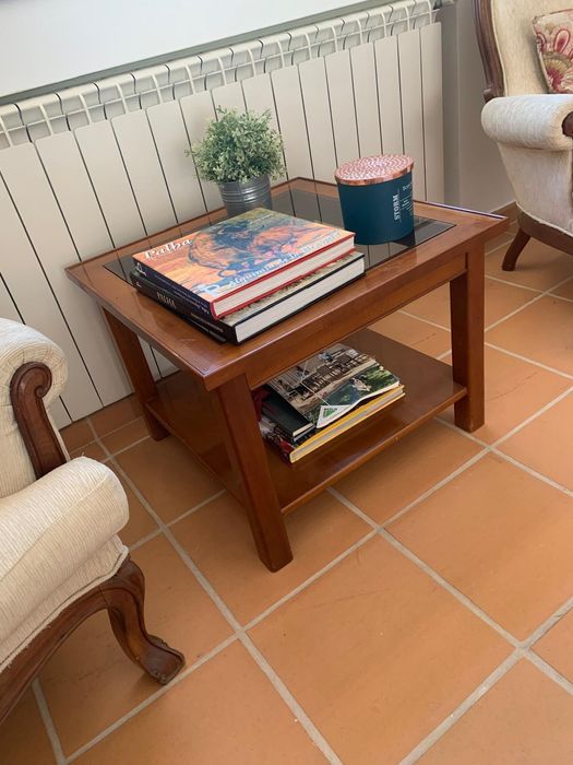 Mesa em  cerejeira e vidro