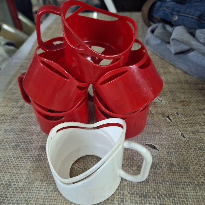 Koszyczki do szklanek prl plastik 5+ 1