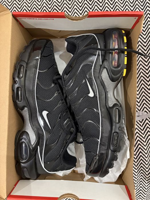 Nike Air Max Plus TN "Triple Black / Metallic"