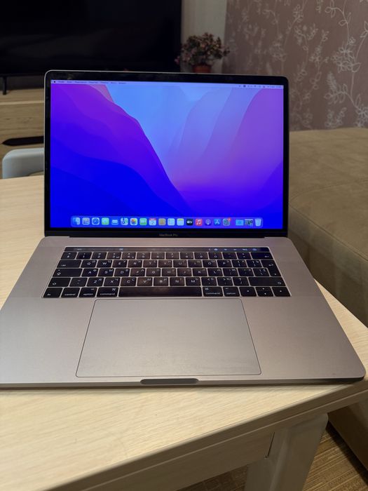 Продам macbook pro 15 на 512 г