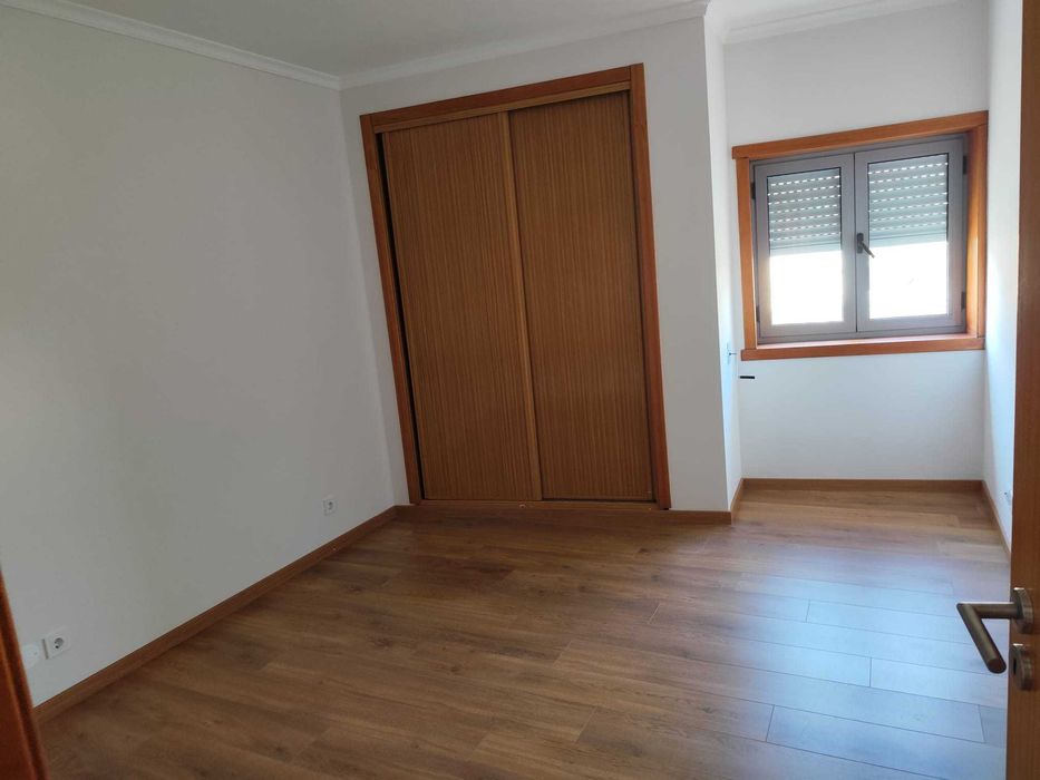 T2 Arrendamento com garagem fechada e terraço