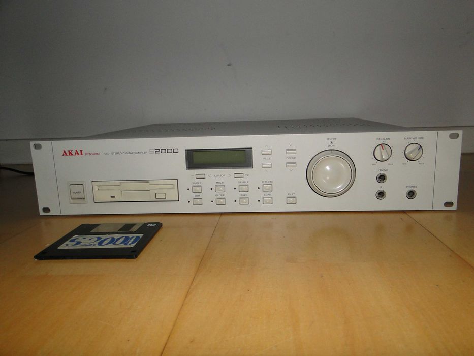 Profesjonalny Kultowy Sampler AKAI S2000.Mega Okazja.Ideał