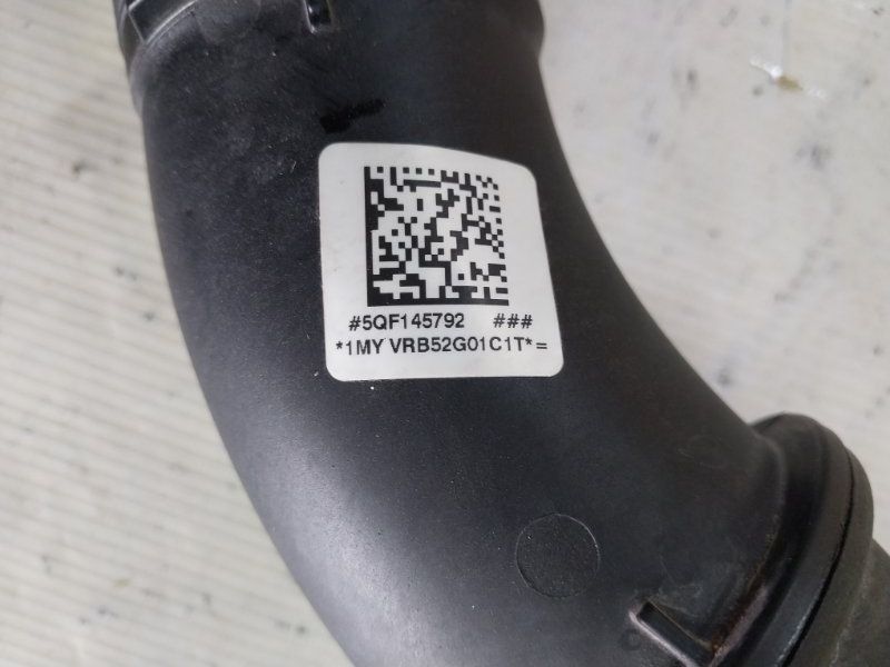 Патрубок интеркулера Volkswagen Tiguan 2022