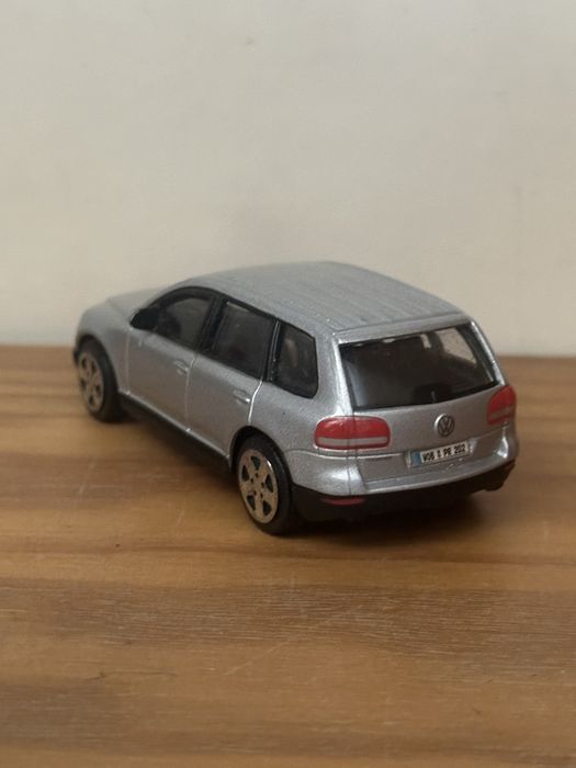 VW touareg miniatura 1:43