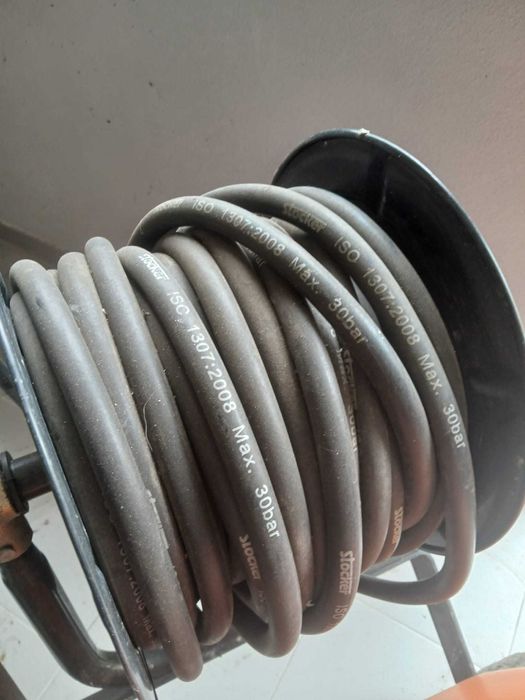 Bomba de carretilla con batteria 40 y 60 l marca stocker