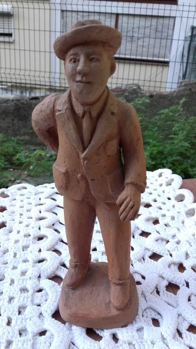 Estatueta Antiga do senhor do Fato