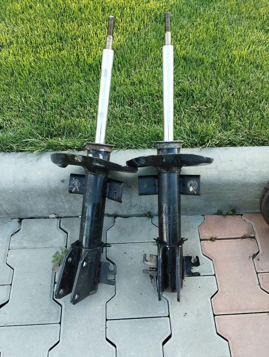 Передній амортизатор Renault Master 3