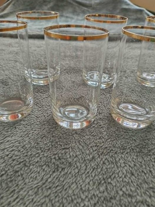 Szklanki, literatki ze złotym paskiem 140 ml. PRL. Vintage