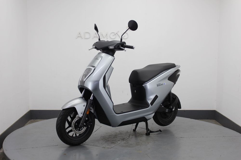 Honda EM-1e електроскутер