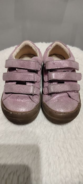 Różowe brokatowe półbuty dziecięce Lasocki Kids.
