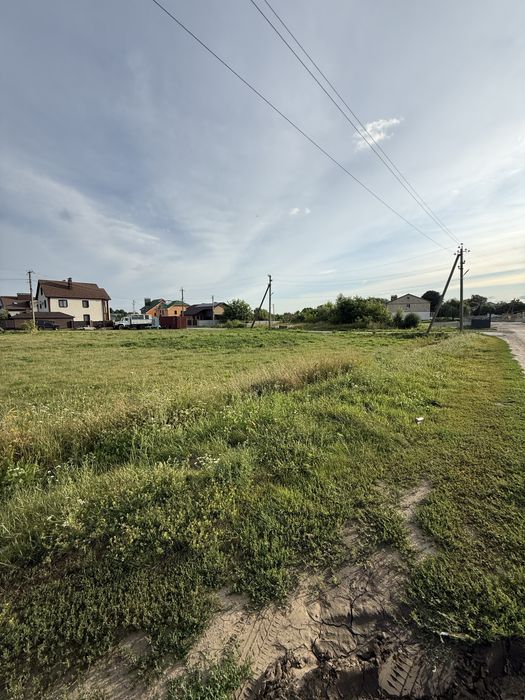 Продам гарну, рівну земельну ділянку в селі Гора, гарний підʼїзд, супер місце