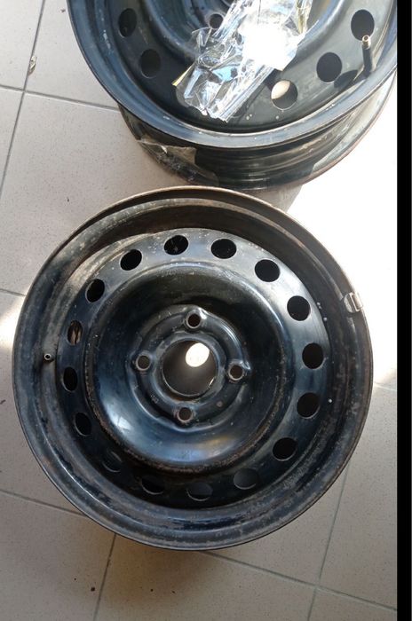 Продам оригинальные диски R15 4*114,3 , 66,1 Nissan