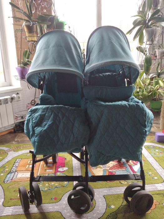 Коляска для двійні,близнюків