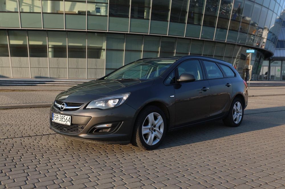 Opel Astra 1.7 CDTI 110KM Cosmo kombi klima tempomat faktura gwarancja
