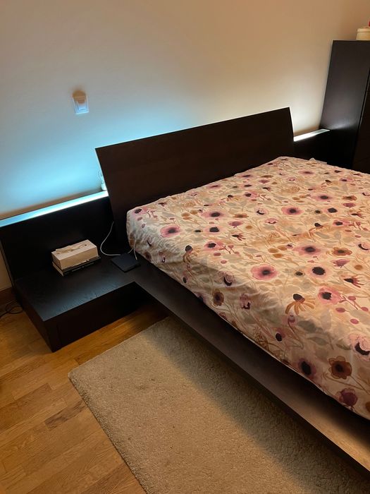 Cama de casal moderna