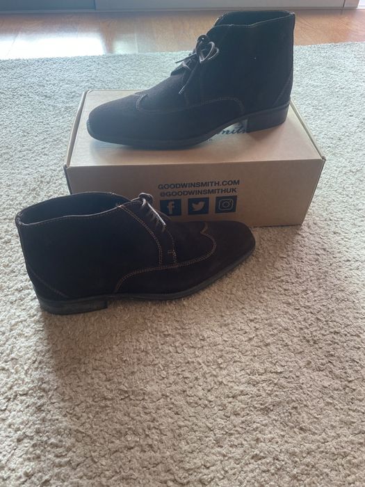 Botins clássicos em camurça