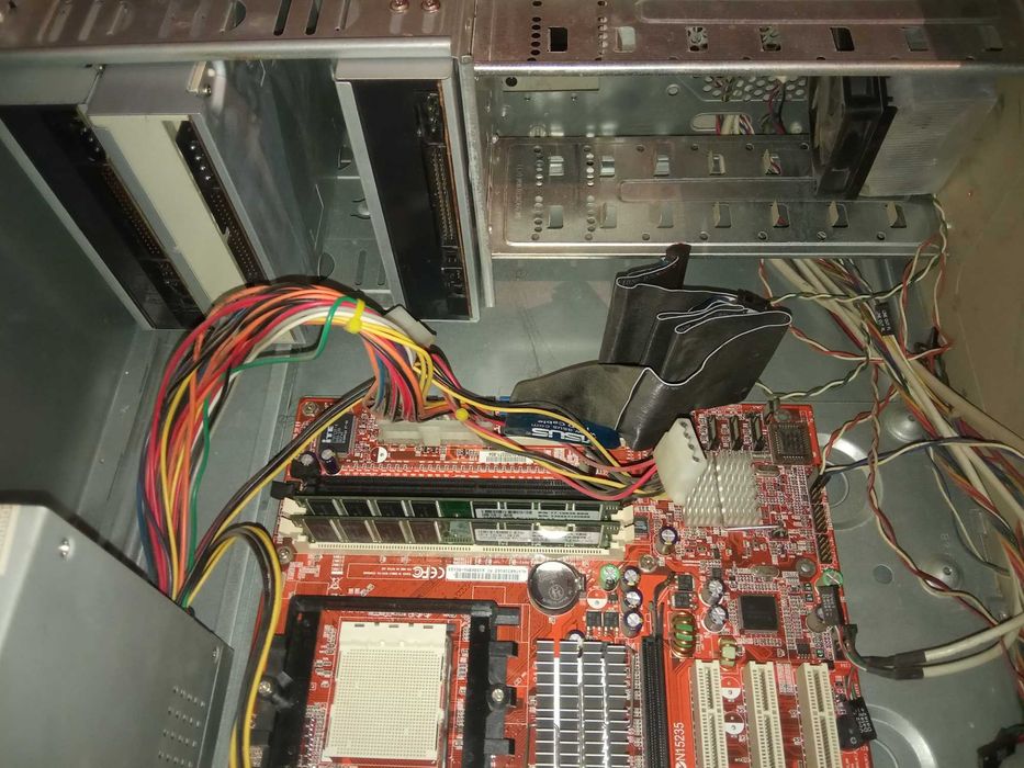 Foxconn 6150K8MA-8KRS, Socket 939, DDR (макс 4 ГБ).