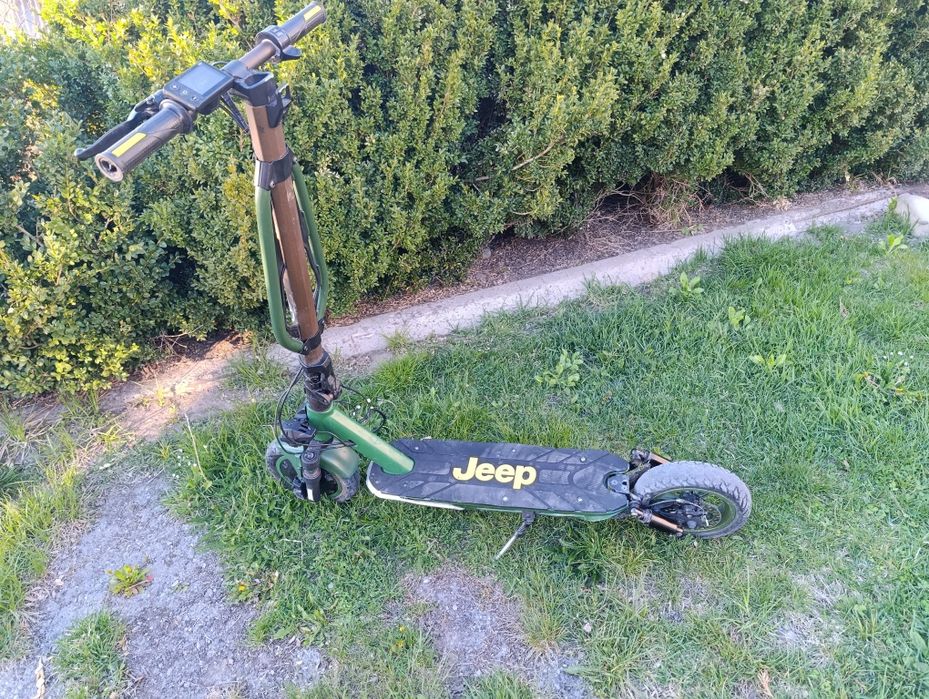 Електросамокат Jeep
