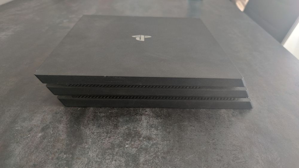 Playstation 4 Pro 1TB de memória