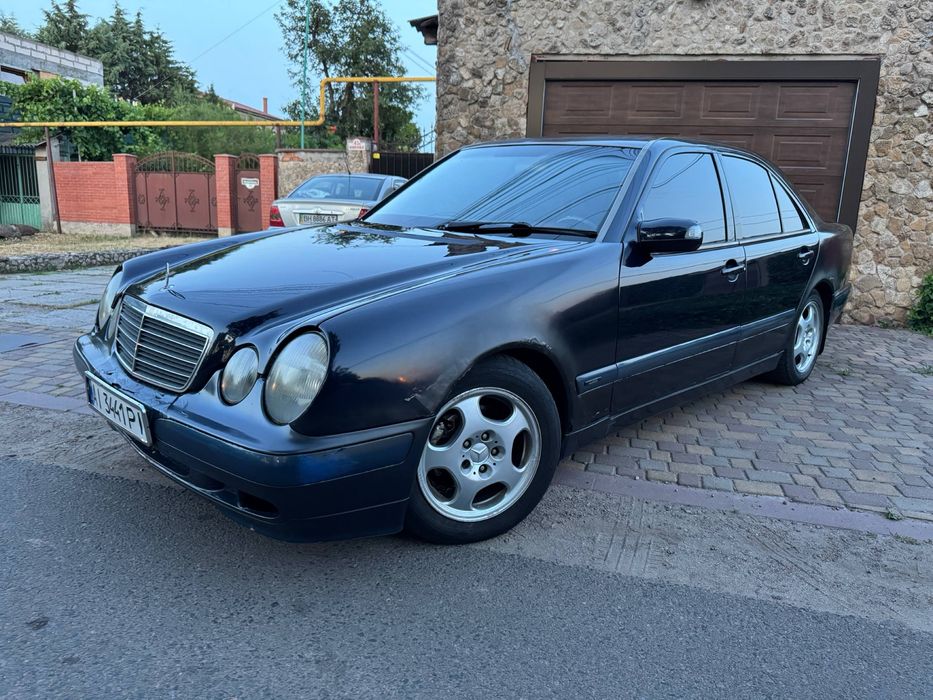 Mercedes W210 E-Class Restyling  2001 год 2л Газ-бензин Автомат