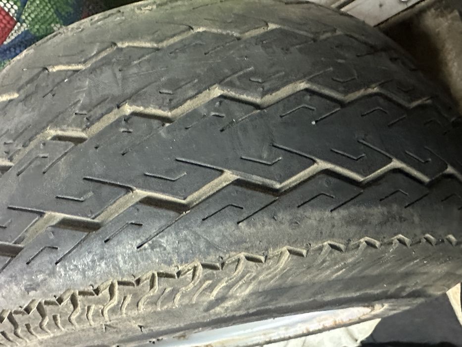 Atrelado Reboque de Carga Inesca Monaco com Grades de Tejadilho