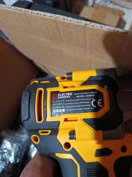 Гайковерт посадка акб Dewalt