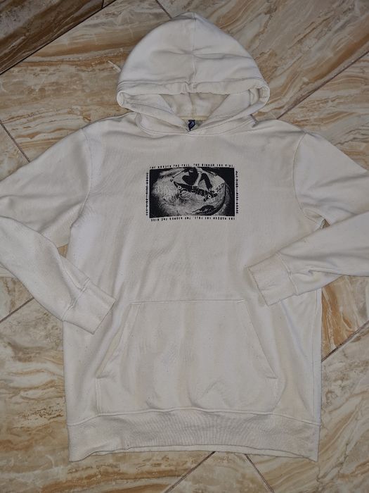 Bluza z kapturem nie rozpinana biala. Stan dobry