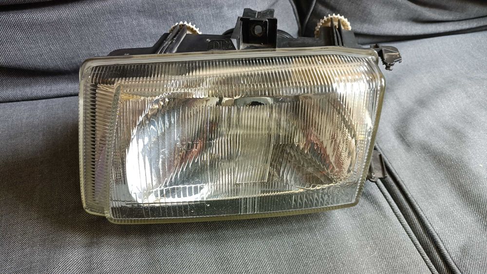 Reflektor, lampa przednia lewa lewy  przód VW Polo/Caddy 94-99 Valeo