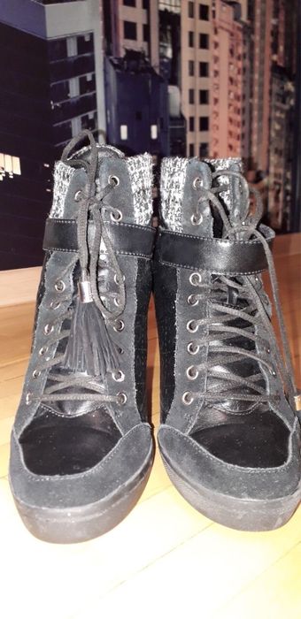 Жіночі черевички  GUESS