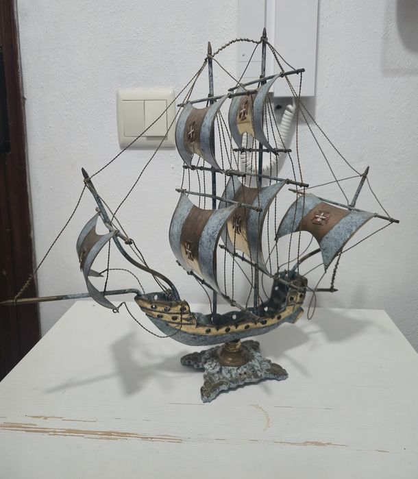 Caravela portuguesa de latão! Bom estado