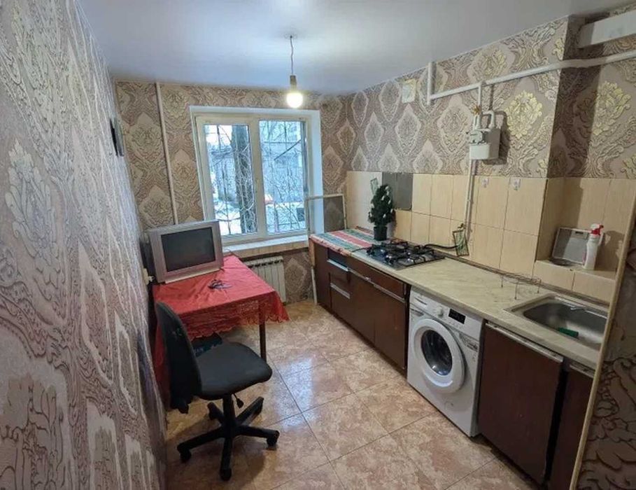 Продам 2-к квартиру (двухсторонняя, 51м2) на ж/м Красный Камень