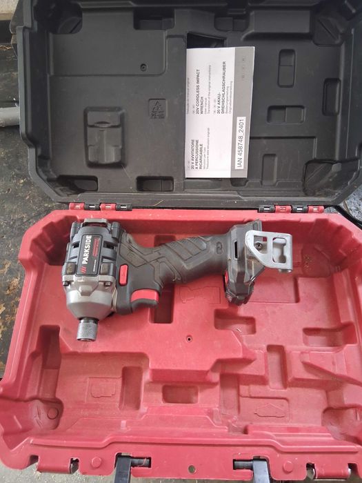 Aparafusadora de impacto 1/4 (com avaria)