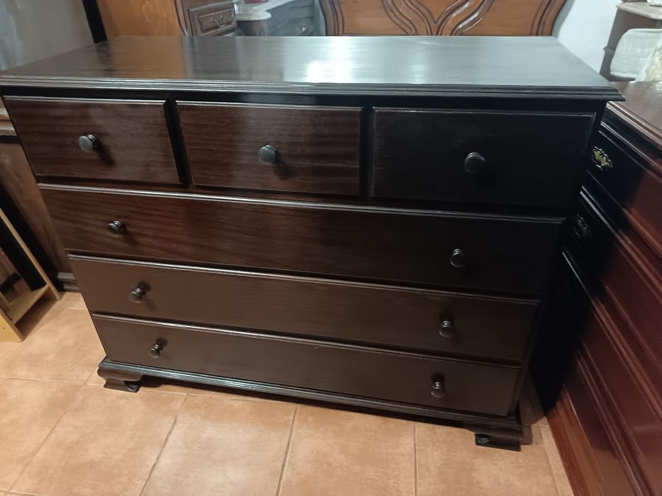 Cómoda com duas mesas cabeceira