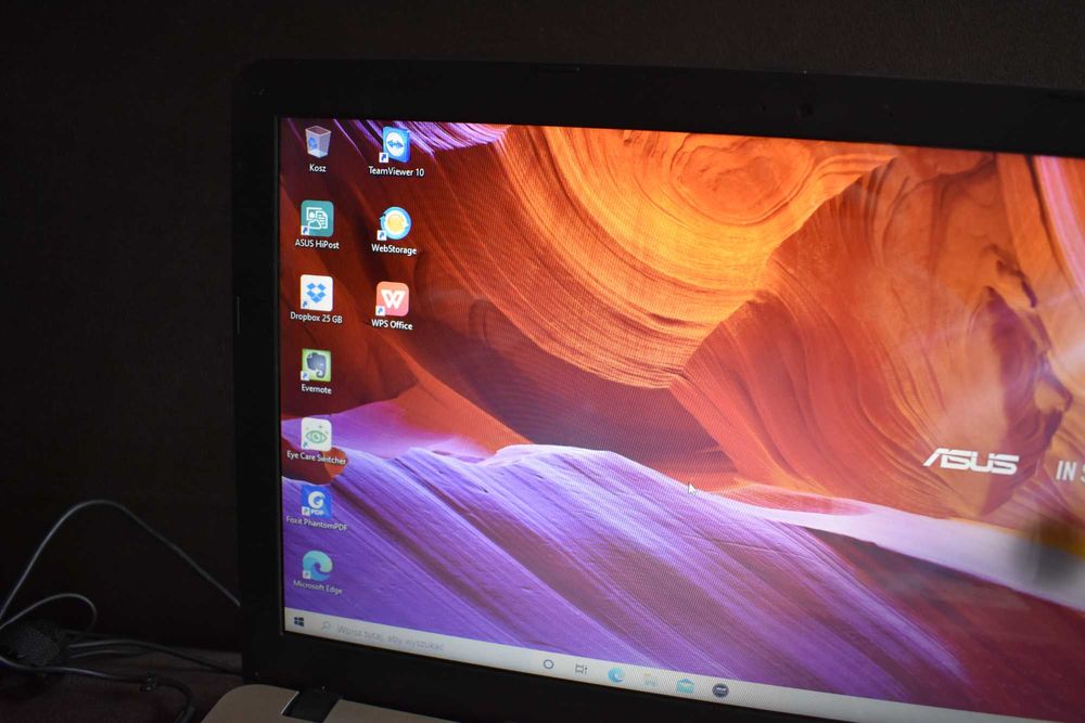 Laptop Asus x540s.