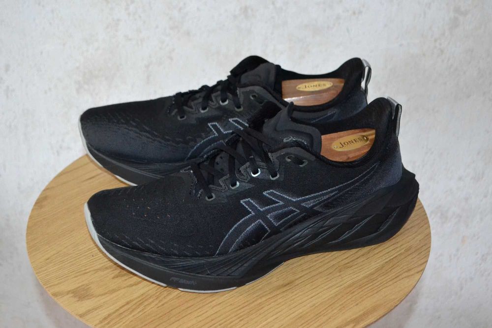 Кросівки Asics Novablast 4 оригінал - 44 розмір