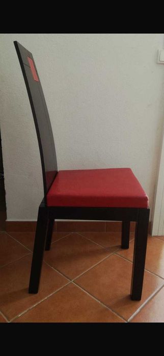 Mesa e cadeiras bom estado