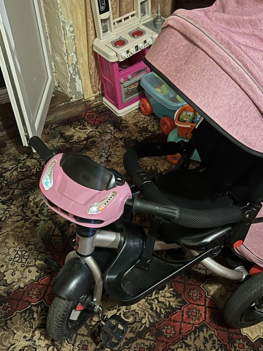 Продам детский велосипед с родительской ручкой в отличном состоянии.