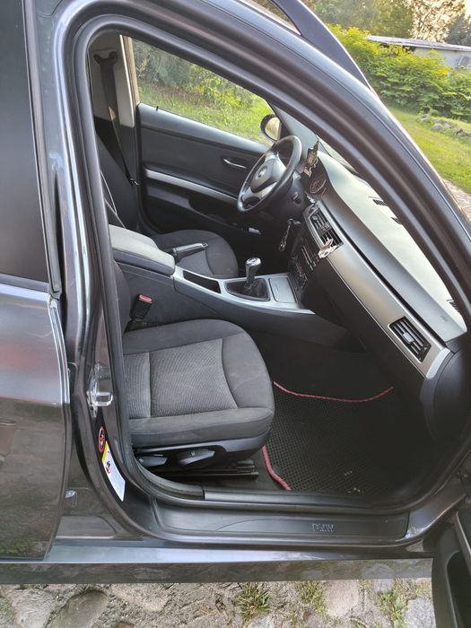 BMW 320i długie opłaty
