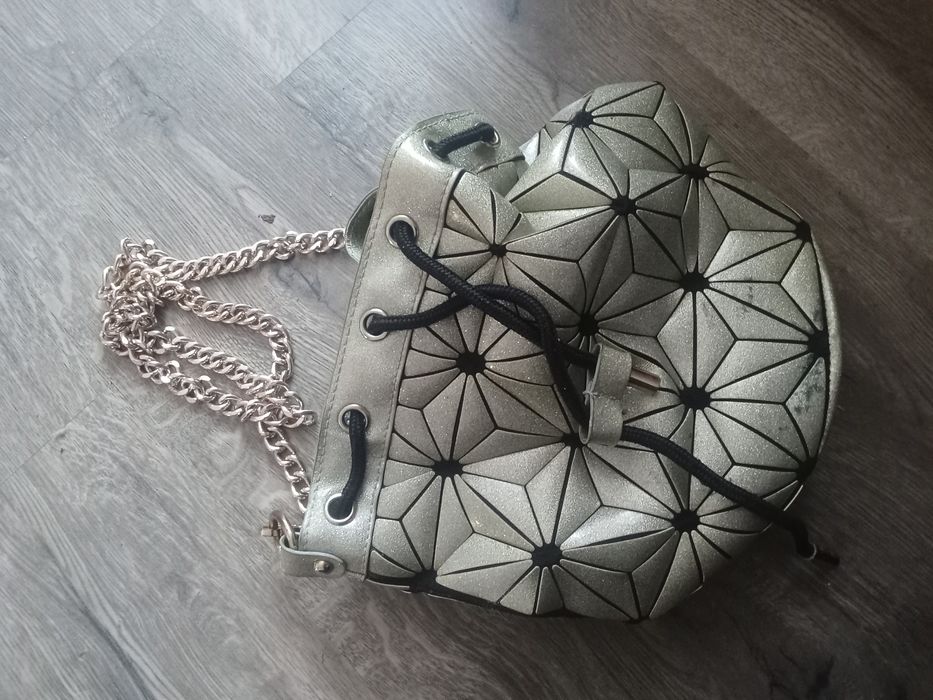 Torebka średnia złoto czrna