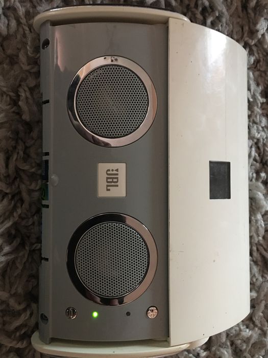 Продам портативну колонку JBL