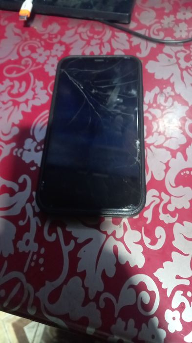 Продам iPhone XR