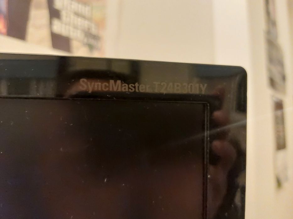 Samsung 24" Television SyncMaster T24B301Y / Samsung Remote Control64354197141377122