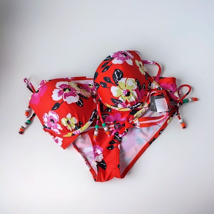 Bugatti, фірмовий купальник