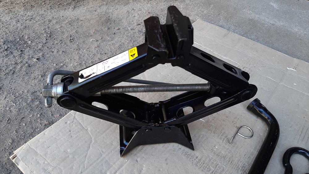 Домкрат Ford Fiesta B-MAX з набором