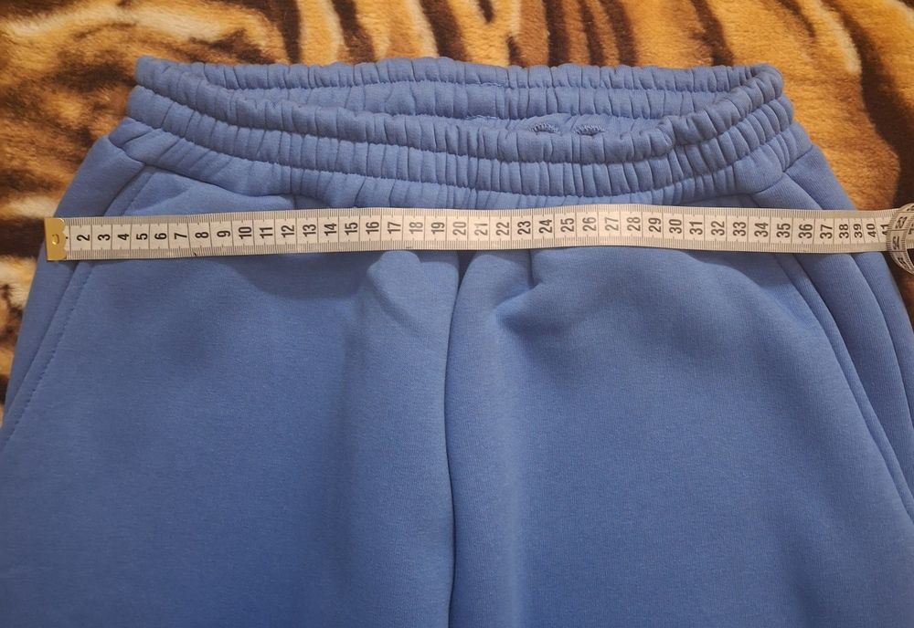 Новий жіночий костюм з вишивкою