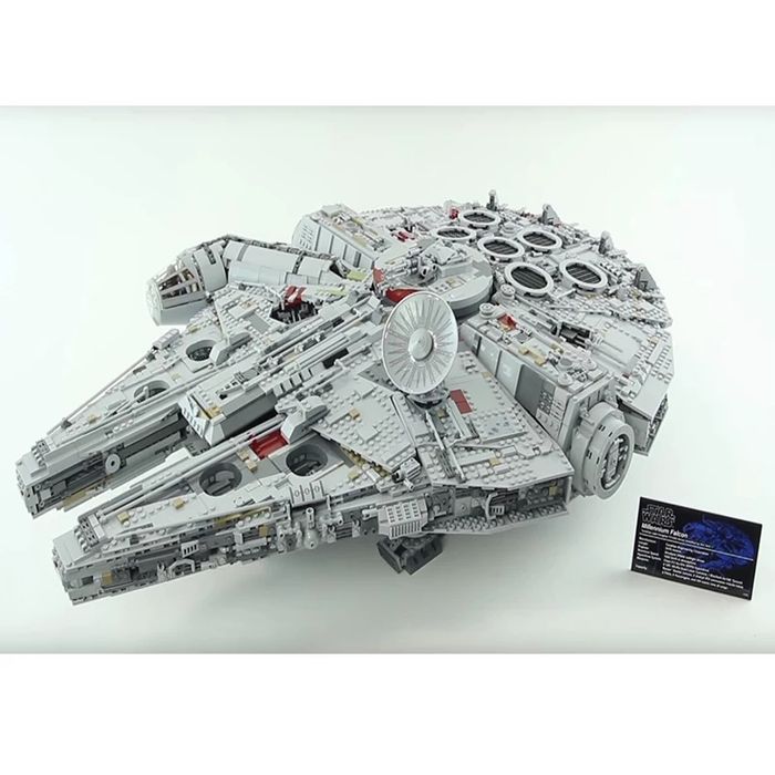 Set lego Millenium(s) Falcon / Star Wars