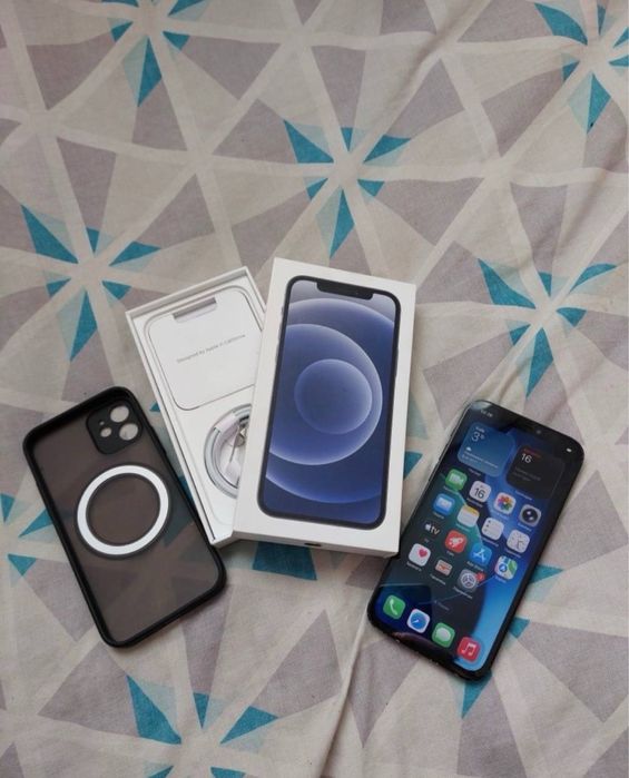 Продам айфон 12/64